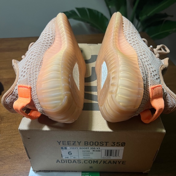 Yeezy 350 Clay size 6 like new - Picture 5 of 6